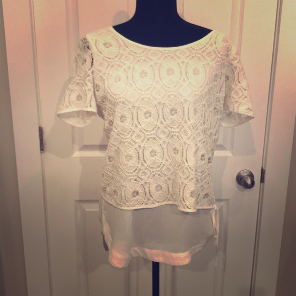 Pleione layered top with lace